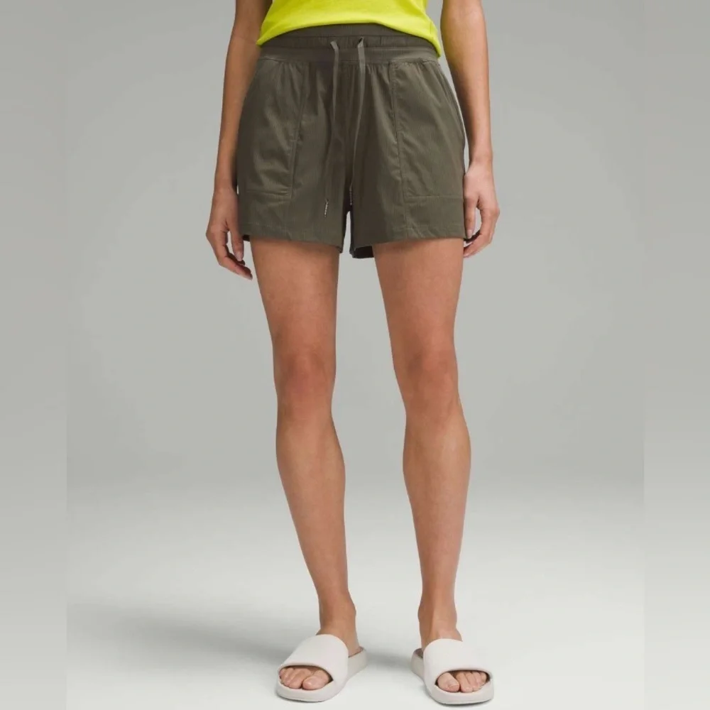 Lululemon Dance Studio High-Rise Short 3.5